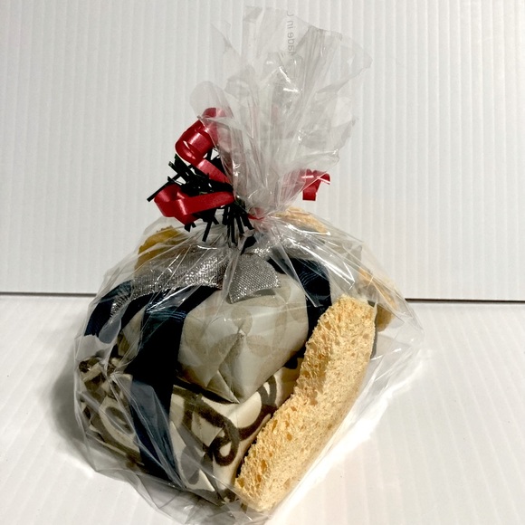 Gift Set HEART Shaped Sponges Bath Soaps Snowy Apple Scent - Picture 3 of 12